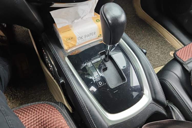 Used Nissan X-Trail 2015 2.0L CVT Comfort MAX Edition 2WD Gear Lever