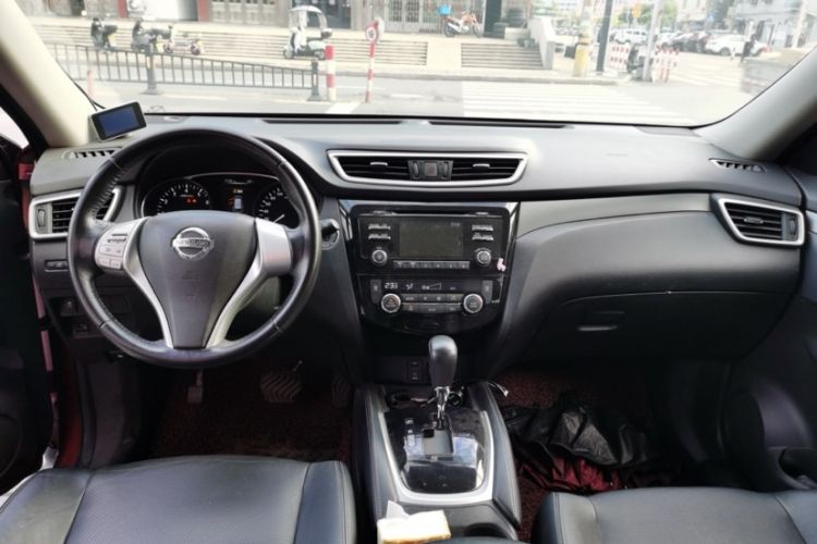 Used Nissan X-Trail 2015 2.0L CVT Comfort MAX Edition 2WD Interior 3