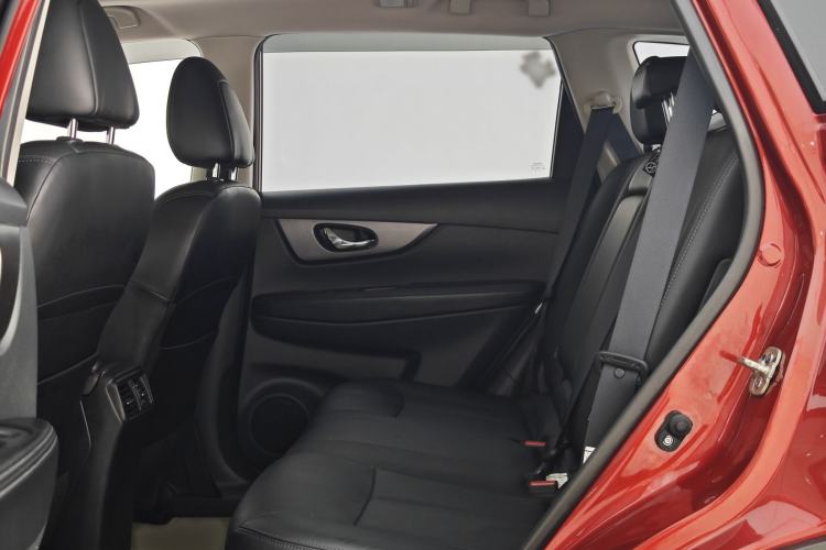 Used Nissan X-Trail 2015 2.0L CVT Comfort MAX Edition 2WD Interior 4