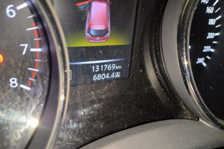 Used Nissan X-Trail 2015 2.0L CVT Comfort MAX Edition 2WD Odometer Close Up