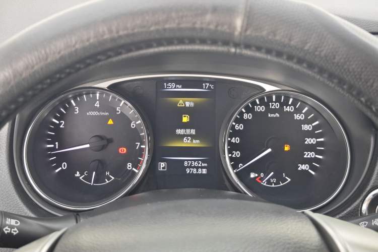 Used Nissan X-Trail 2015 2.0L CVT Comfort MAX Edition 2WD Odometer Close Up