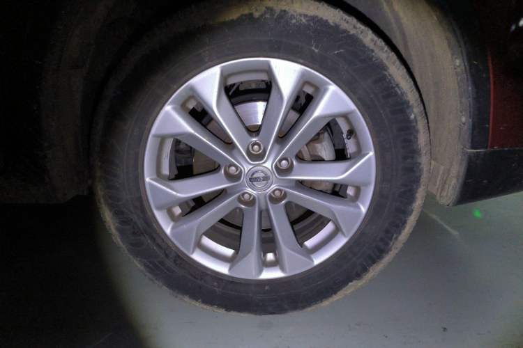 Used Nissan X-Trail 2015 2.0L CVT Comfort MAX Edition 2WD Right Front Wheel Hub