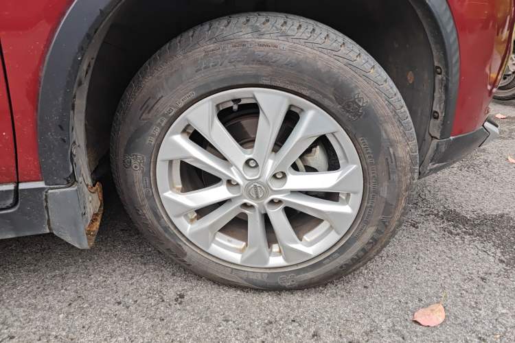 Used Nissan X-Trail 2015 2.0L CVT Comfort MAX Edition 2WD Right Front Wheel Hub