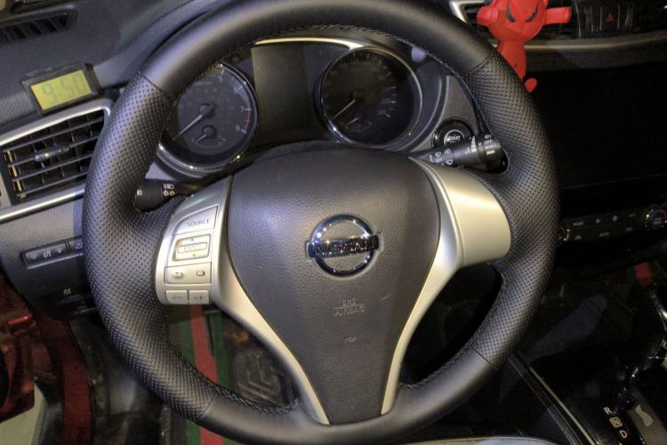 Used Nissan X-Trail 2015 2.0L CVT Comfort MAX Edition 2WD Steering Wheel