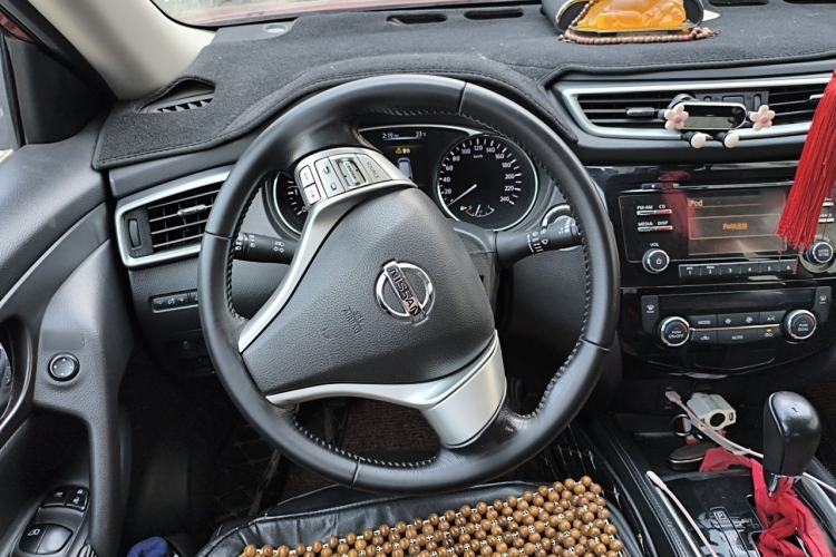 Used Nissan X-Trail 2015 2.0L CVT Comfort MAX Edition 2WD Steering Wheel