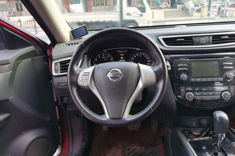 Used Nissan X-Trail 2015 2.0L CVT Comfort MAX Edition 2WD Steering Wheel