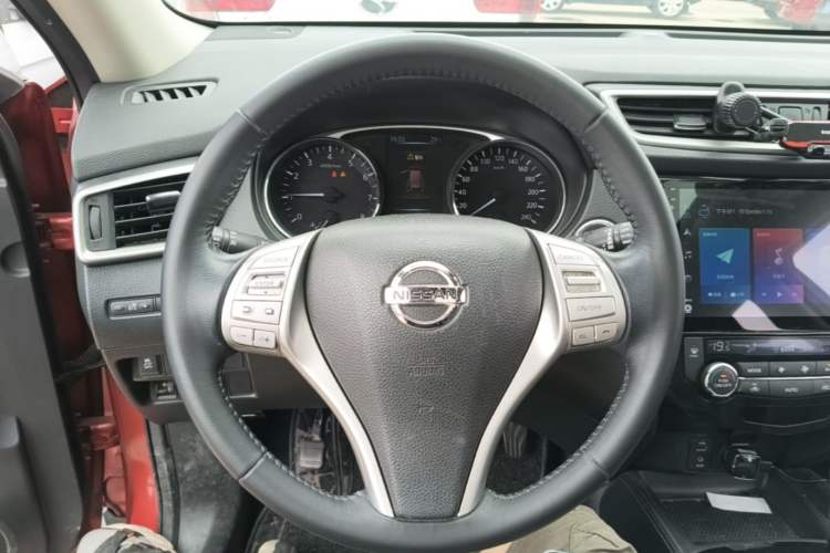Used Nissan X-Trail 2015 2.0L CVT Comfort MAX Edition 2WD Steering Wheel