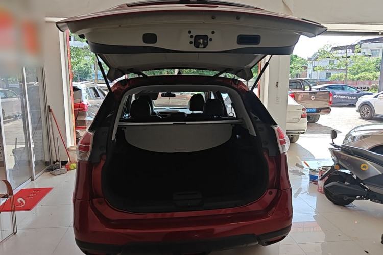 Used Nissan X-Trail 2015 2.0L CVT Comfort MAX Edition 2WD Trunk