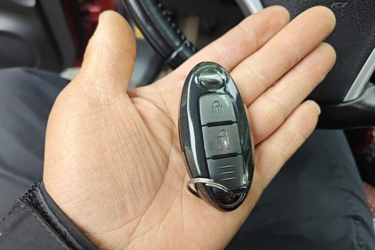 Used Nissan X-Trail 2015 2.0L CVT Comfort MAX Edition 2WD Vehicle Key