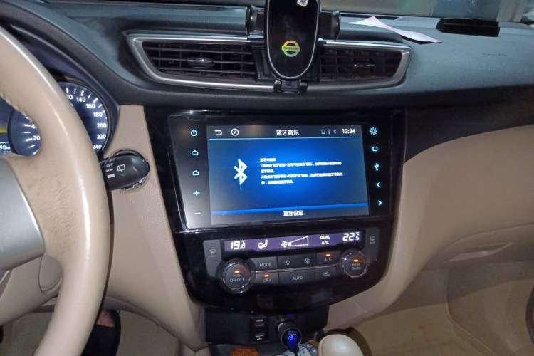 Used Nissan X-Trail 2015 2.0L CVT Comfort MAX Edition 2WD Audio And AC Panel