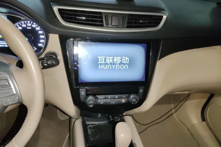 Used Nissan X-Trail 2015 2.0L CVT Comfort MAX Edition 2WD Audio And AC Panel