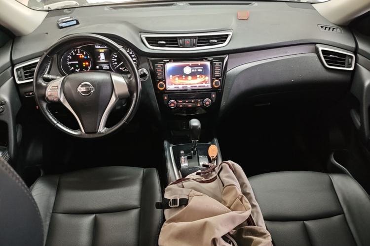 Used Nissan X-Trail 2015 2.0L CVT Comfort MAX Edition 2WD Center Console