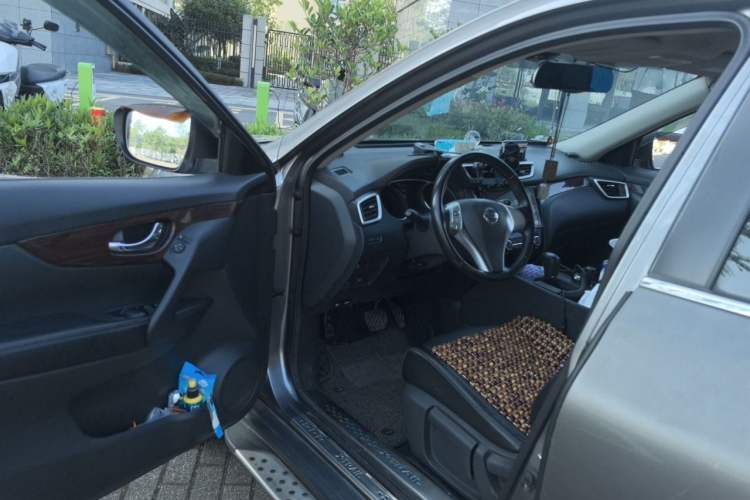 Used Nissan X-Trail 2015 2.0L CVT Comfort MAX Edition 2WD Driver Seat