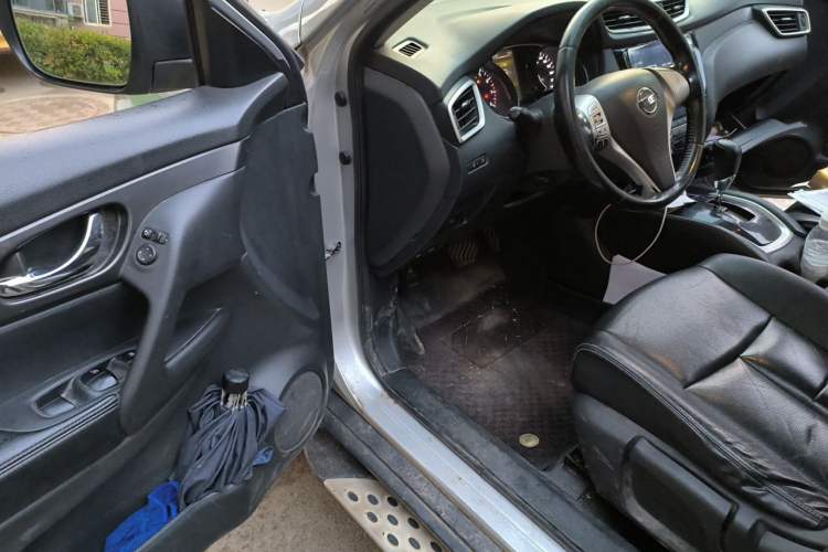 Used Nissan X-Trail 2015 2.0L CVT Comfort MAX Edition 2WD Driver Seat