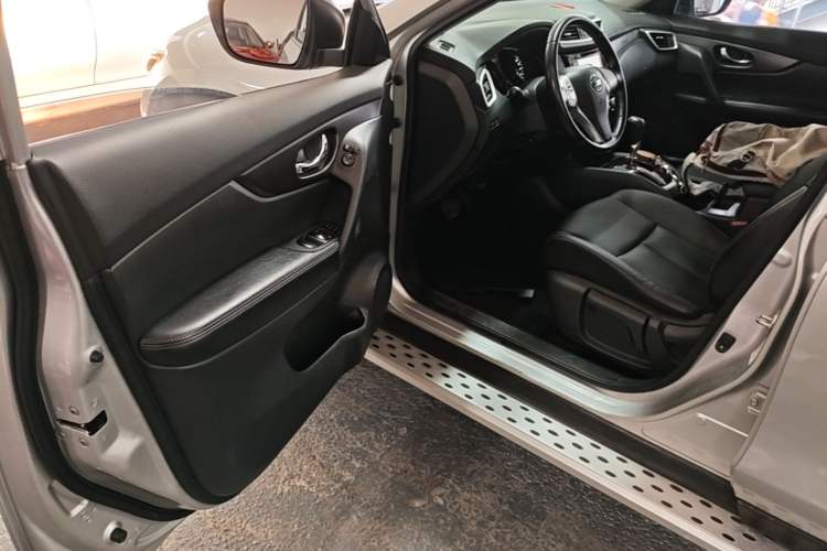 Used Nissan X-Trail 2015 2.0L CVT Comfort MAX Edition 2WD Driver Seat