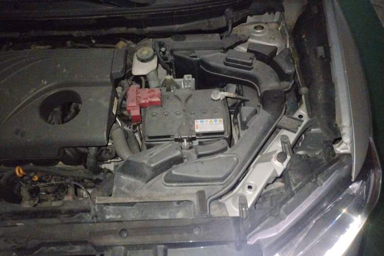 Used Nissan X-Trail 2015 2.0L CVT Comfort MAX Edition 2WD Engine Bay Left