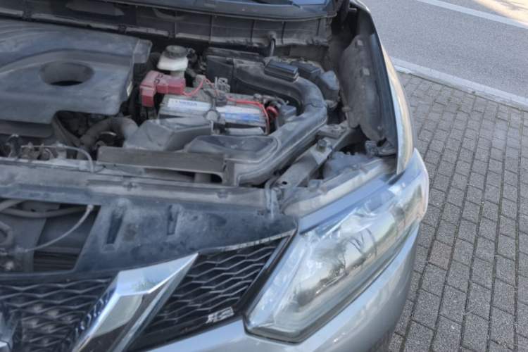 Used Nissan X-Trail 2015 2.0L CVT Comfort MAX Edition 2WD Engine Bay Left
