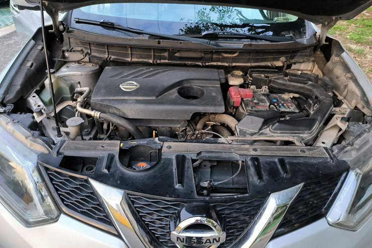 Used Nissan X-Trail 2015 2.0L CVT Comfort MAX Edition 2WD Engine Bay