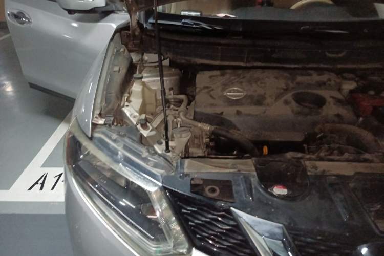 Used Nissan X-Trail 2015 2.0L CVT Comfort MAX Edition 2WD Engine Bay Right