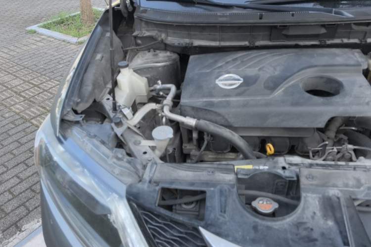 Used Nissan X-Trail 2015 2.0L CVT Comfort MAX Edition 2WD Engine Bay Right