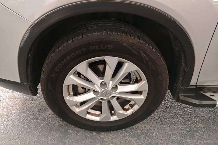 Used Nissan X-Trail 2015 2.0L CVT Comfort MAX Edition 2WD Exterior 4