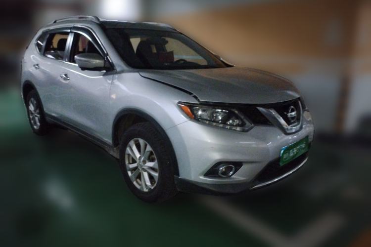 Used Nissan X-Trail 2015 2.0L CVT Comfort MAX Edition 2WD Front Right 45 Deg