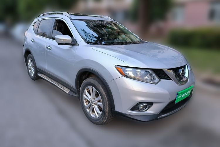 Used Nissan X-Trail 2015 2.0L CVT Comfort MAX Edition 2WD Front Right 45 Deg