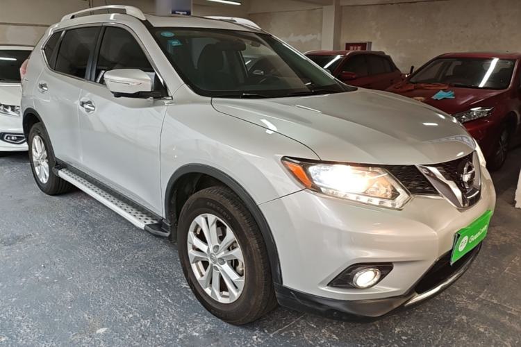 Used Nissan X-Trail 2015 2.0L CVT Comfort MAX Edition 2WD Front Right 45 Deg