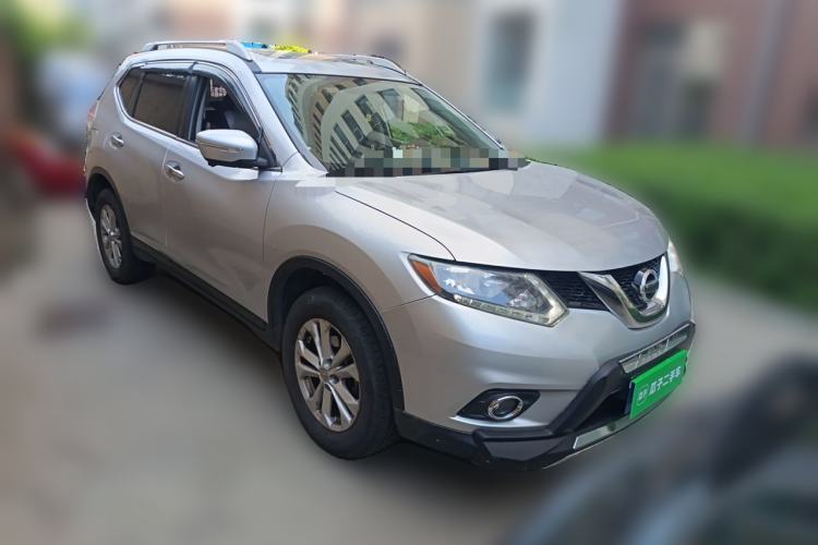 Used Nissan X-Trail 2015 2.0L CVT Comfort MAX Edition 2WD Front Right 45 Deg