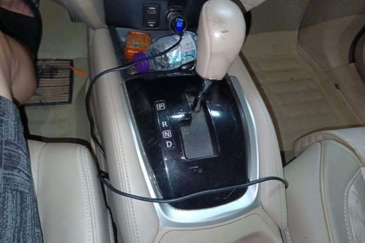 Used Nissan X-Trail 2015 2.0L CVT Comfort MAX Edition 2WD Gear Lever