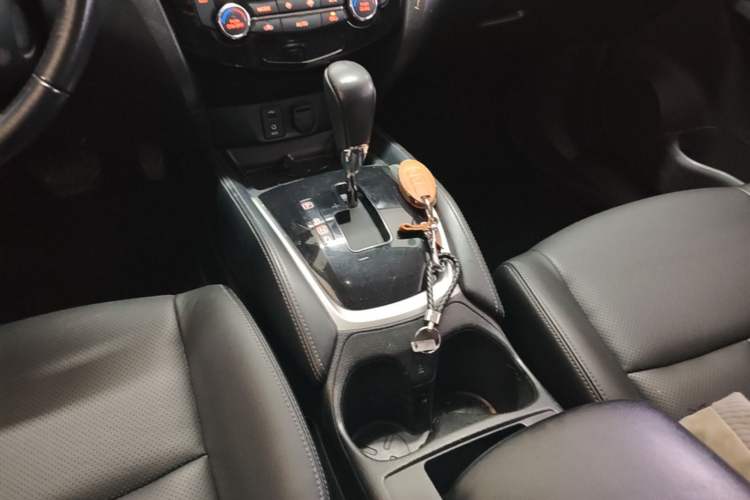 Used Nissan X-Trail 2015 2.0L CVT Comfort MAX Edition 2WD Gear Lever