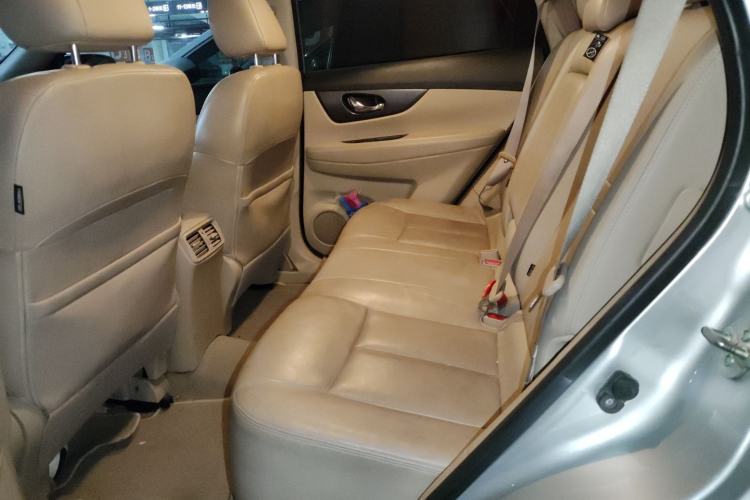 Used Nissan X-Trail 2015 2.0L CVT Comfort MAX Edition 2WD Interior 4