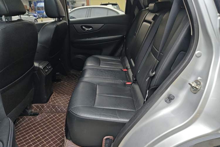 Used Nissan X-Trail 2015 2.0L CVT Comfort MAX Edition 2WD Interior 4