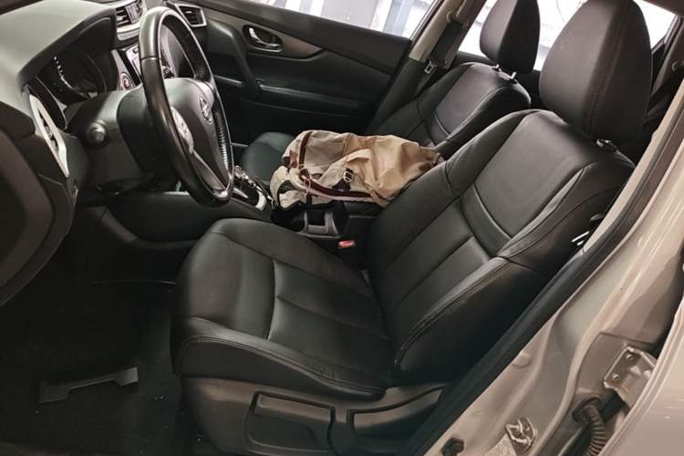 Used Nissan X-Trail 2015 2.0L CVT Comfort MAX Edition 2WD Left Front Seat