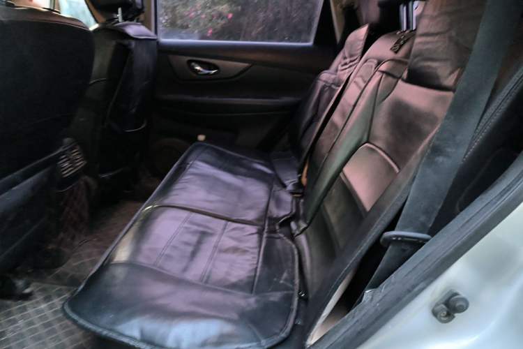 Used Nissan X-Trail 2015 2.0L CVT Comfort MAX Edition 2WD Left Rear Seat