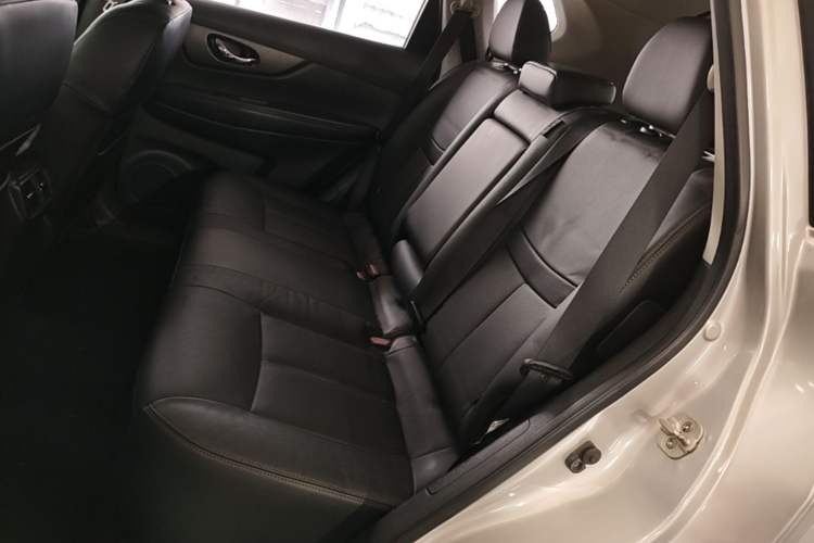 Used Nissan X-Trail 2015 2.0L CVT Comfort MAX Edition 2WD Left Rear Seat