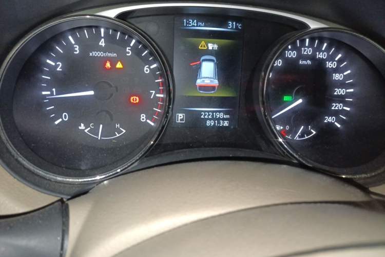 Used Nissan X-Trail 2015 2.0L CVT Comfort MAX Edition 2WD Odometer Close Up