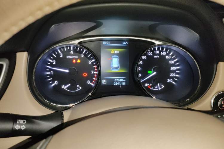 Used Nissan X-Trail 2015 2.0L CVT Comfort MAX Edition 2WD Odometer Close Up