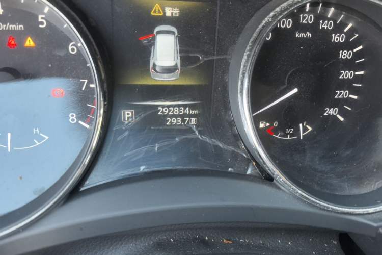 Used Nissan X-Trail 2015 2.0L CVT Comfort MAX Edition 2WD Odometer Close Up
