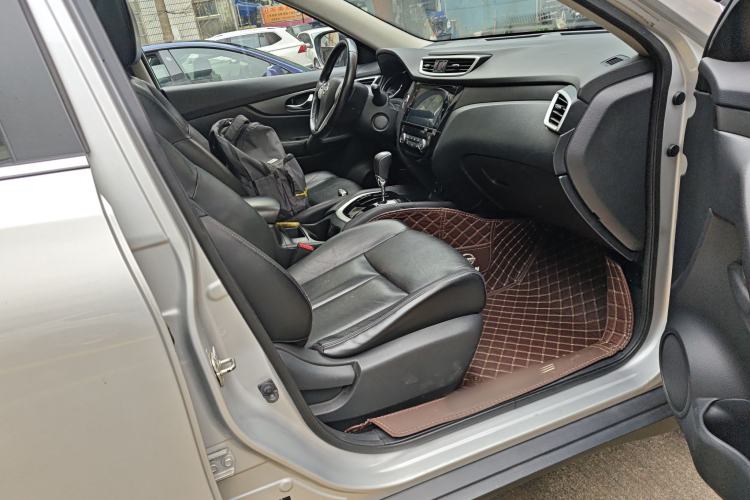 Used Nissan X-Trail 2015 2.0L CVT Comfort MAX Edition 2WD Right Front Seat