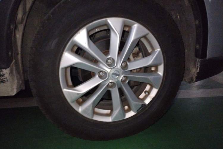 Used Nissan X-Trail 2015 2.0L CVT Comfort MAX Edition 2WD Right Front Wheel Hub