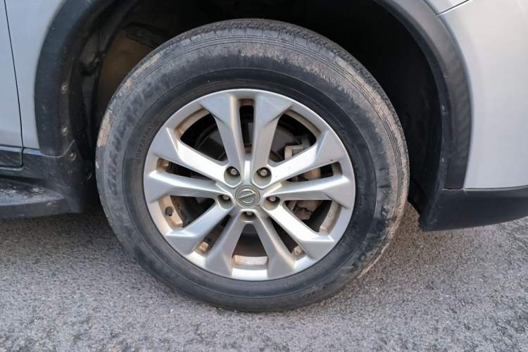 Used Nissan X-Trail 2015 2.0L CVT Comfort MAX Edition 2WD Right Front Wheel Hub