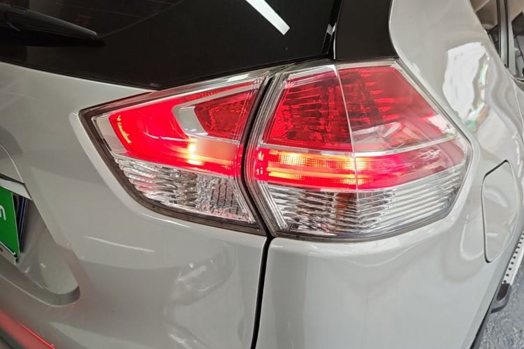 Used Nissan X-Trail 2015 2.0L CVT Comfort MAX Edition 2WD Right Rear Taillight