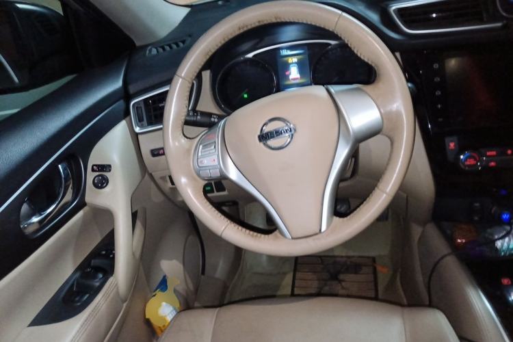 Used Nissan X-Trail 2015 2.0L CVT Comfort MAX Edition 2WD Steering Wheel