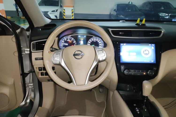 Used Nissan X-Trail 2015 2.0L CVT Comfort MAX Edition 2WD Steering Wheel