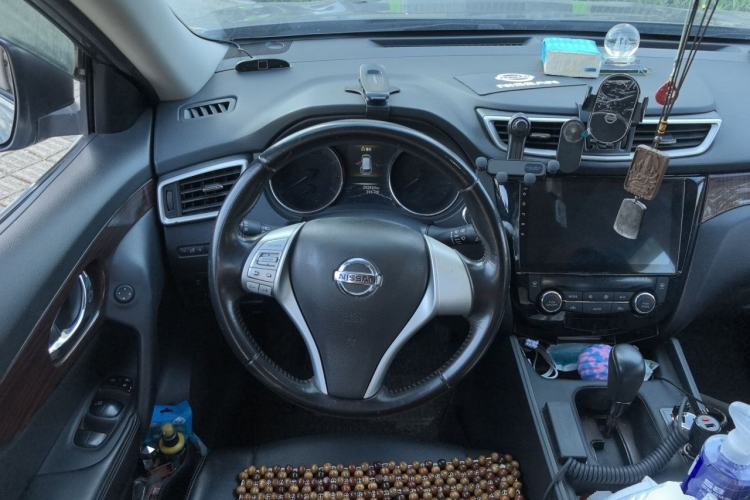 Used Nissan X-Trail 2015 2.0L CVT Comfort MAX Edition 2WD Steering Wheel