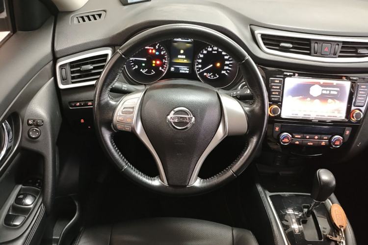 Used Nissan X-Trail 2015 2.0L CVT Comfort MAX Edition 2WD Steering Wheel
