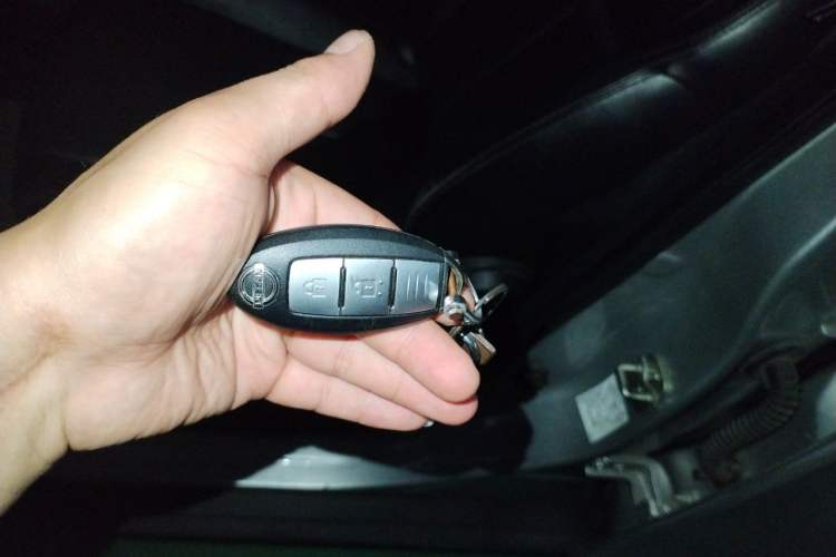 Used Nissan X-Trail 2015 2.0L CVT Comfort MAX Edition 2WD Vehicle Key