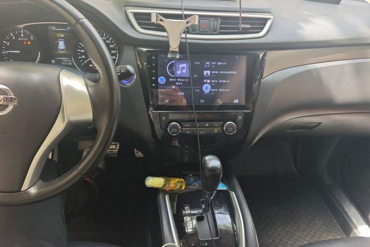 Used Nissan X-Trail 2015 2.0L CVT Comfort MAX Edition 2WD Audio And AC Panel