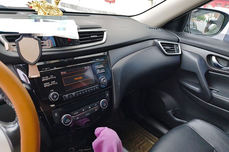 Used Nissan X-Trail 2015 2.0L CVT Comfort MAX Edition 2WD Audio And AC Panel